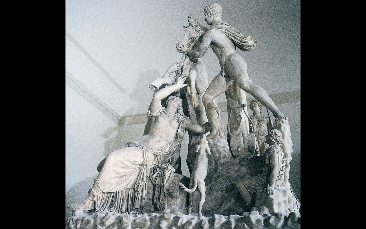 Museo Archeologico Nazionale Napoli L'immagine mostra la statua del Toro Farnese, collocata all'interno
