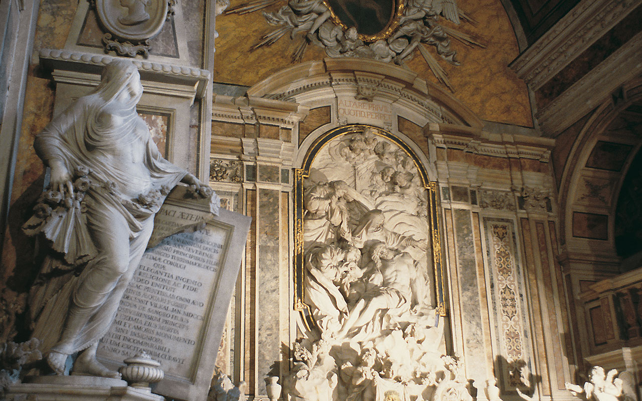 L'immagine mostra la statua La Pudicizia, collocata all'interno della Cappella Sansevero