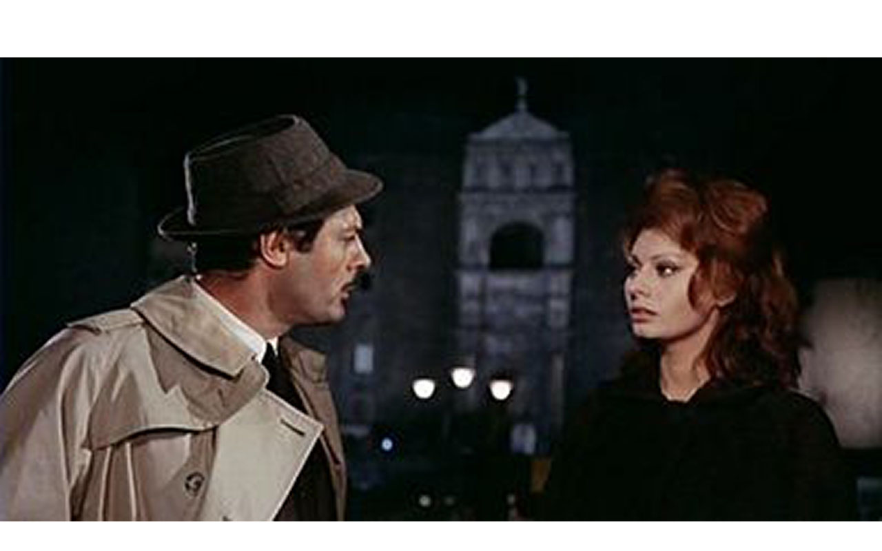 Una scena tratta dal film Matrimonio all'italiana, girata in via San Carlo, con gli attori Marcello Mastroianni e Sofia Loren