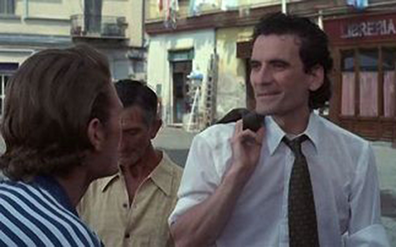 Borgo Marinari è il set principale della pellicola Pensavo fosse amore invece era un calesse. Film diretto e interpretato da Massimo Troisi