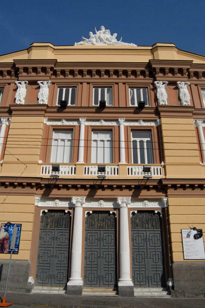 Foto esterno Teatro Stabile Napoli