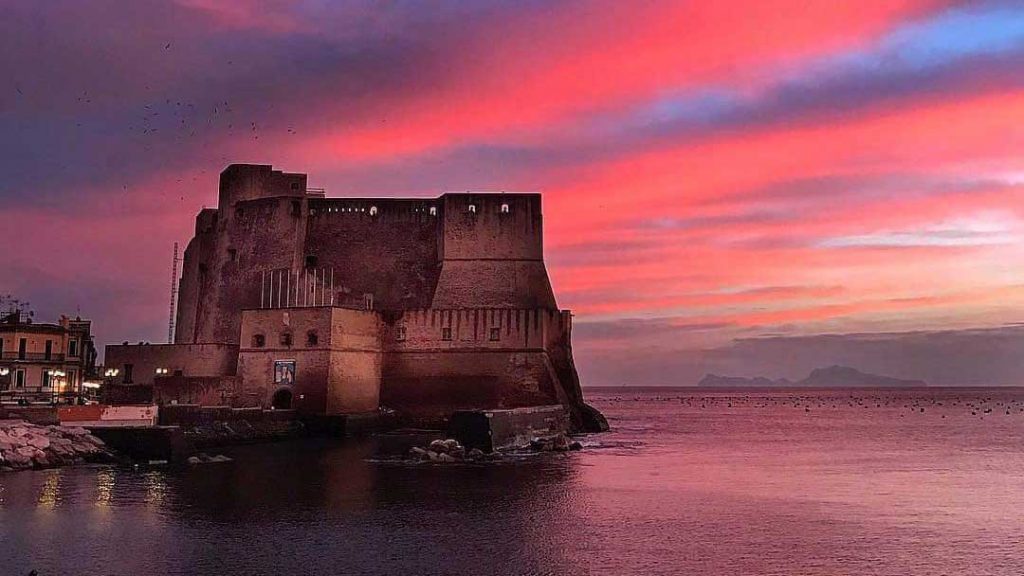 Castel dell'Ovo al tramonto