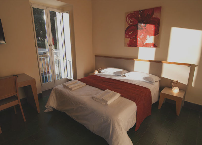 Interno camera dell'hotel casa tolentino a Napoli