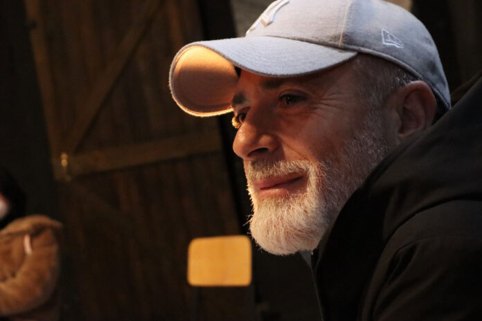 Luciano Melchionna regista di Miseria e Nobiltà. Melchionna trasforma il dramma e la comicità di Scarpetta in un potente trattato sulla condizione umana