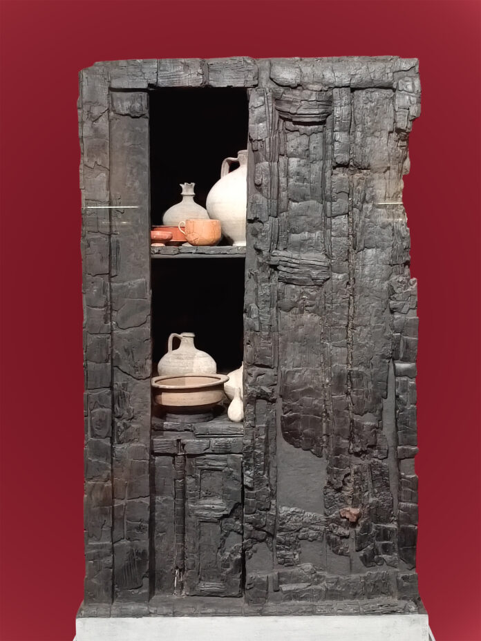 All’Antiquarium di Ercolano torna la credenza lignea scoperta durante gli scavi del 1937