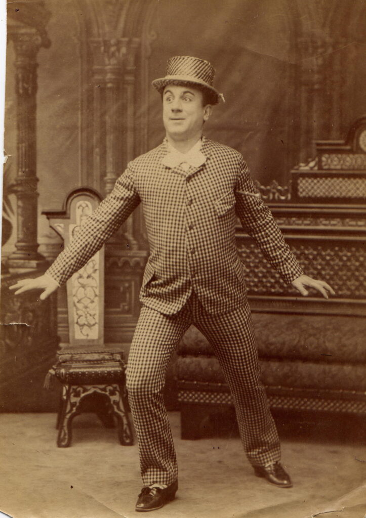 “Scarpetta dopo Scarpetta”: un secolo di ritorni e avventure sulle scene 1 Eduardo Scarpetta in costume di scena, celebre attore e commediografo del teatro napoletano