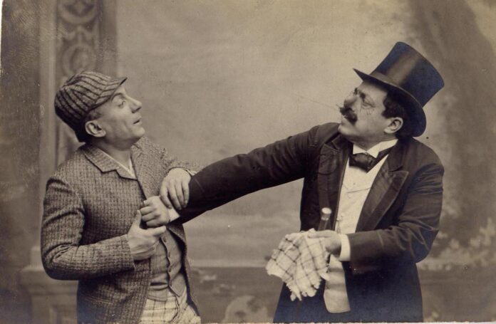 Scena teatrale con Eduardo Scarpetta durante una rappresentazione delle sue commedie