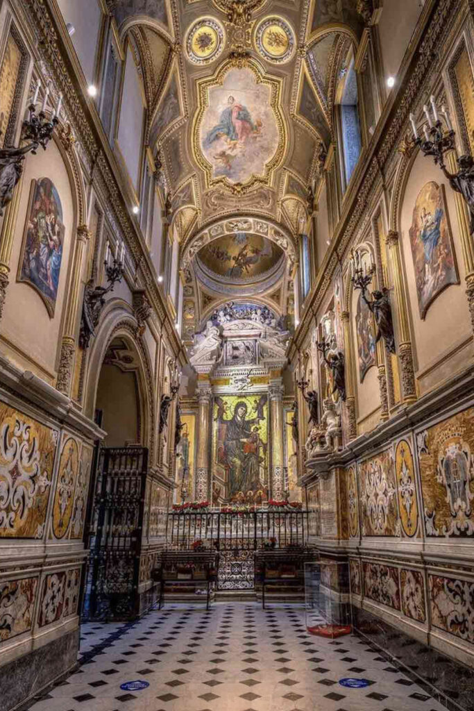 Quadro della Madonna di Montevergine detta Mamma Schiavona, pittura su tavola del XIII secolo